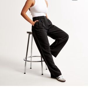 Abercrombie Sloane Tailored Trouser in Gray